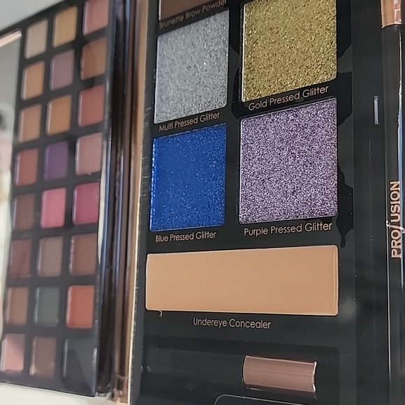 Profusion Eye shadow pallet - Picture 4 of 8